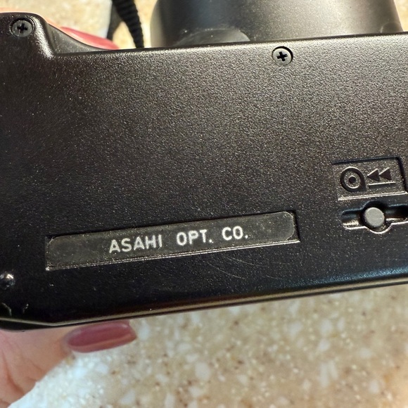 Pentax IQ Zoom 70 Black Macro 35mm Compact Point and Shoot with strap Camera - Picture 8 of 12